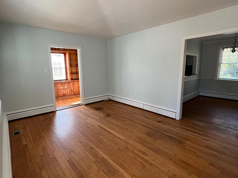 1000 Pepper Ave — Photo 3