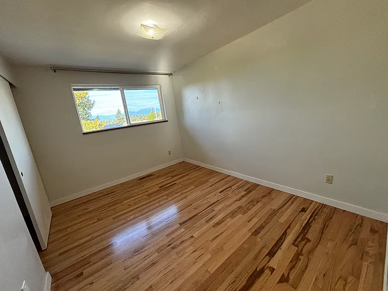 3257 Halverson Ave — Photo 9