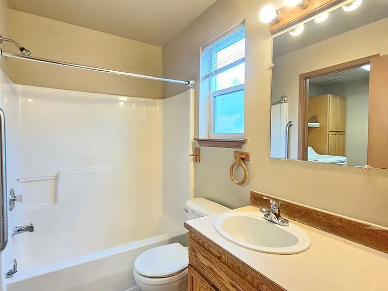 407 E 8th Ave — Photo 10