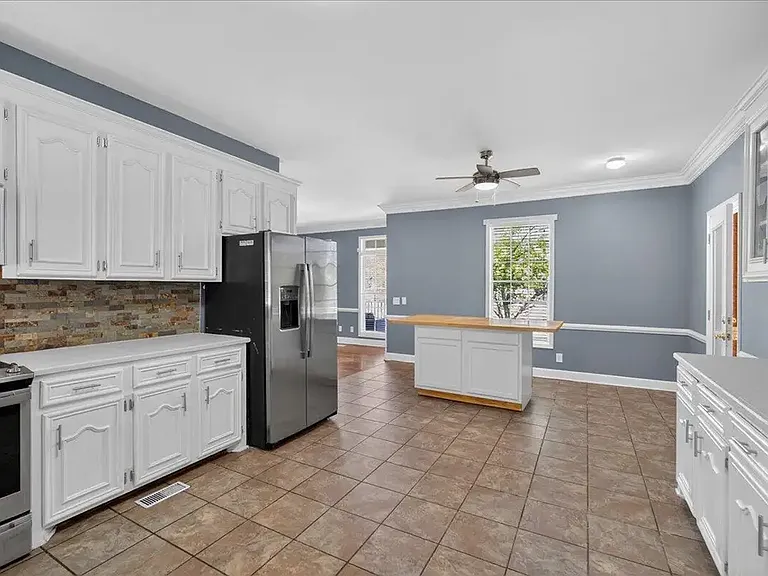 1032 Lynch Rd — Photo 17