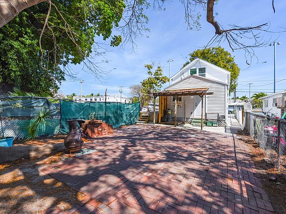 2nd image of 1018 Georgia St