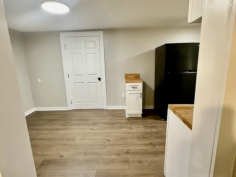 618 E Vine St — Photo 12