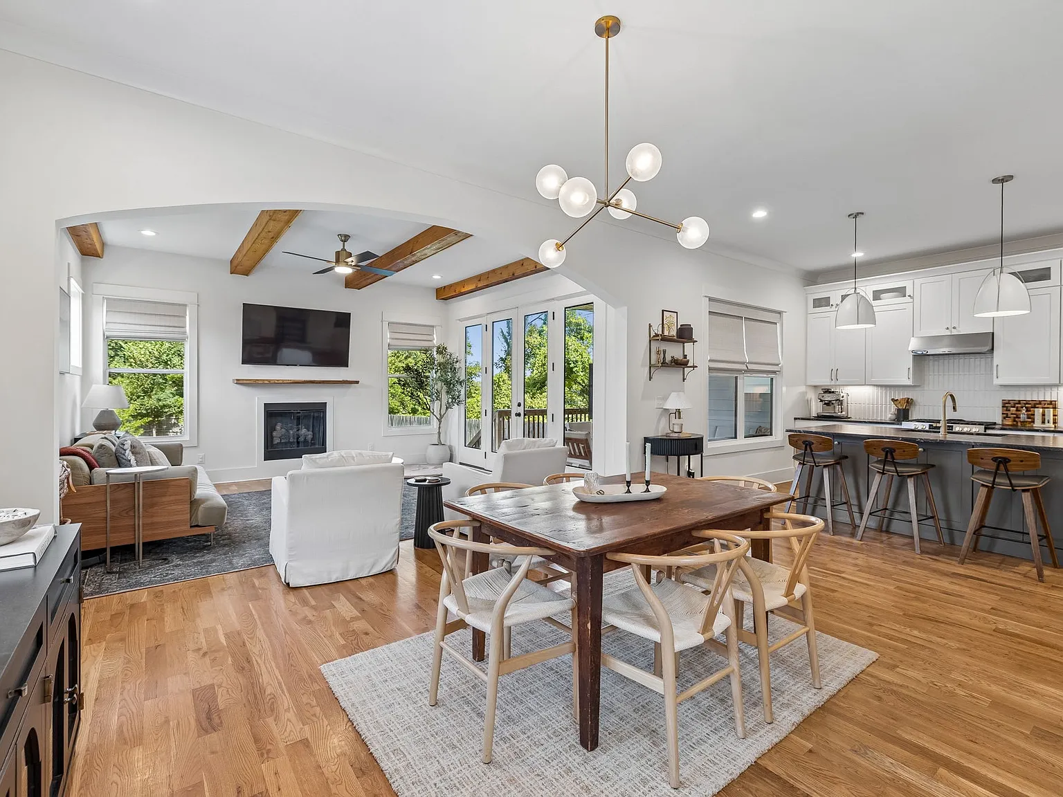 4 bed, 3.5 bath, 2430 sqft, $4,400 — Photo 3