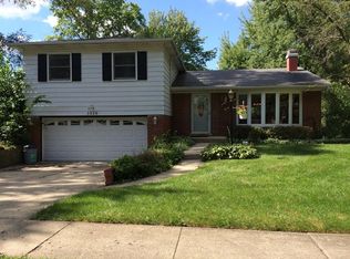 1516 N Mura Ln, Mount Prospect, IL 60056