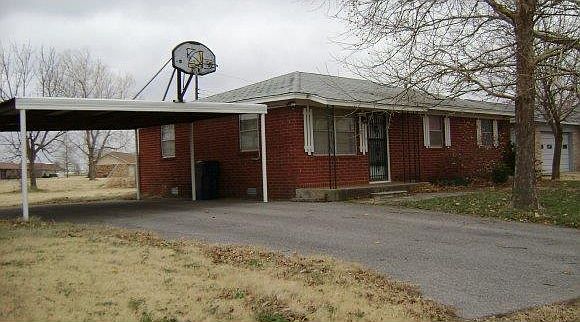1st image of 210 N Luella Dr