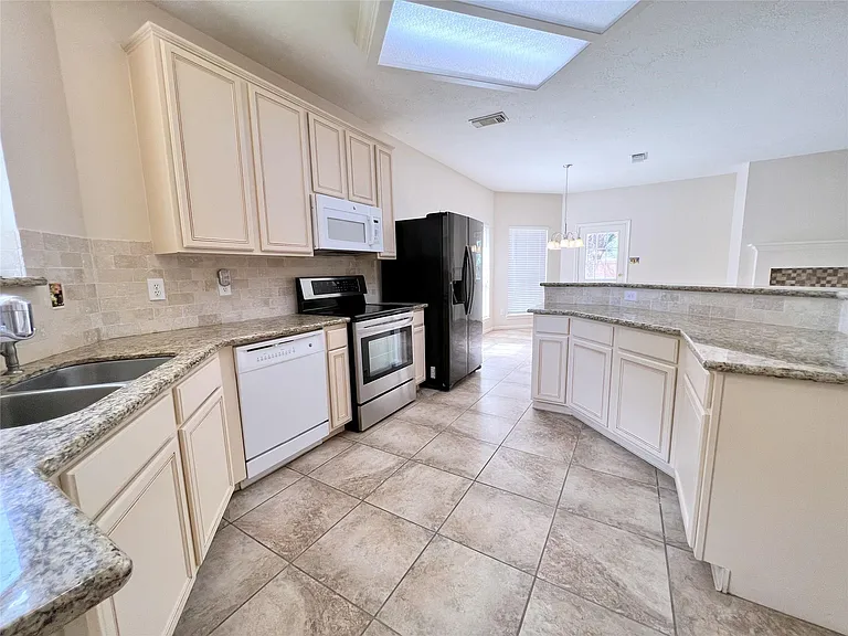 4723 Silverlake Dr — Photo 13