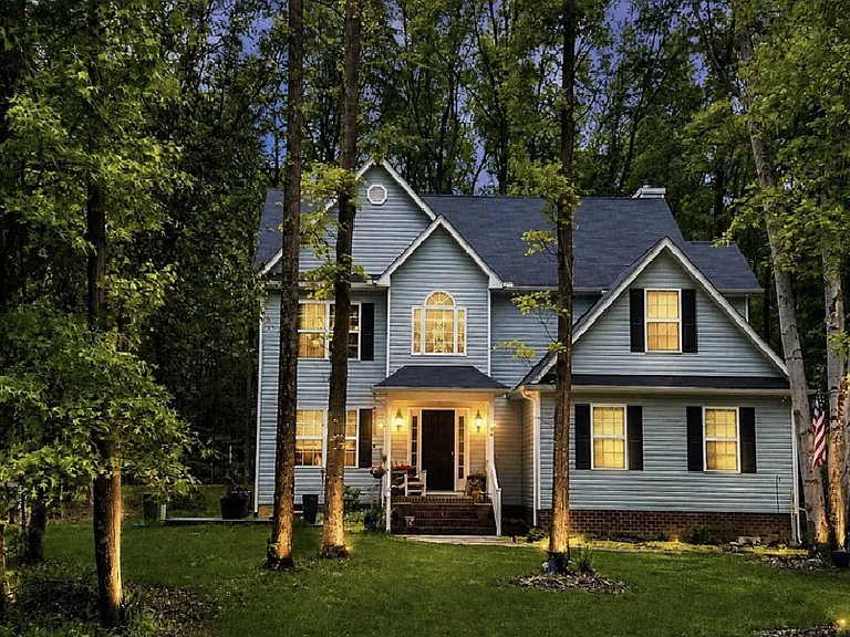 16 Driftwood Ln — Photo 1