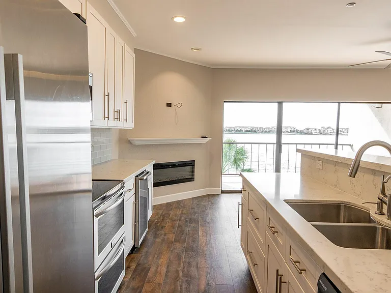 401 Lakeside Ln #111 — Photo 8