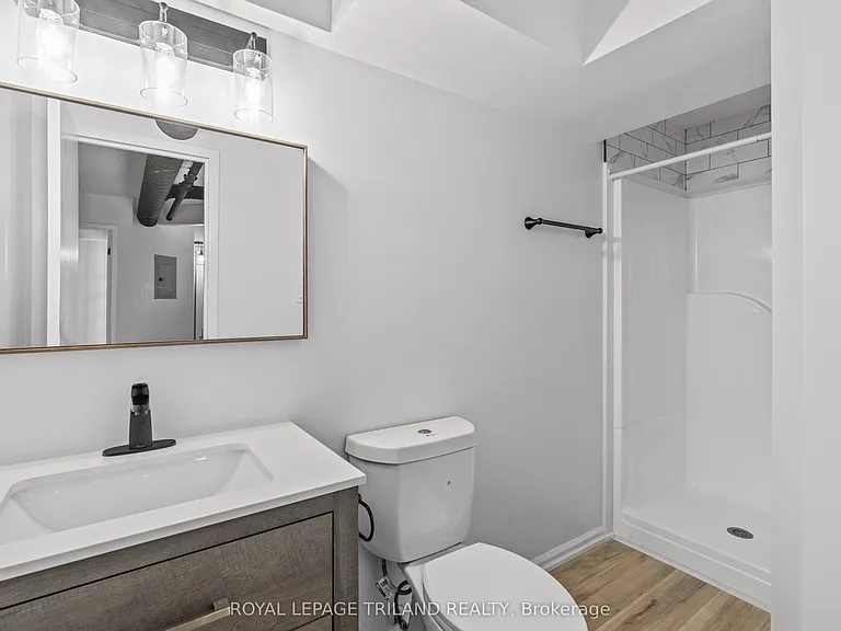 330 Clarence St #B2 — Photo 8
