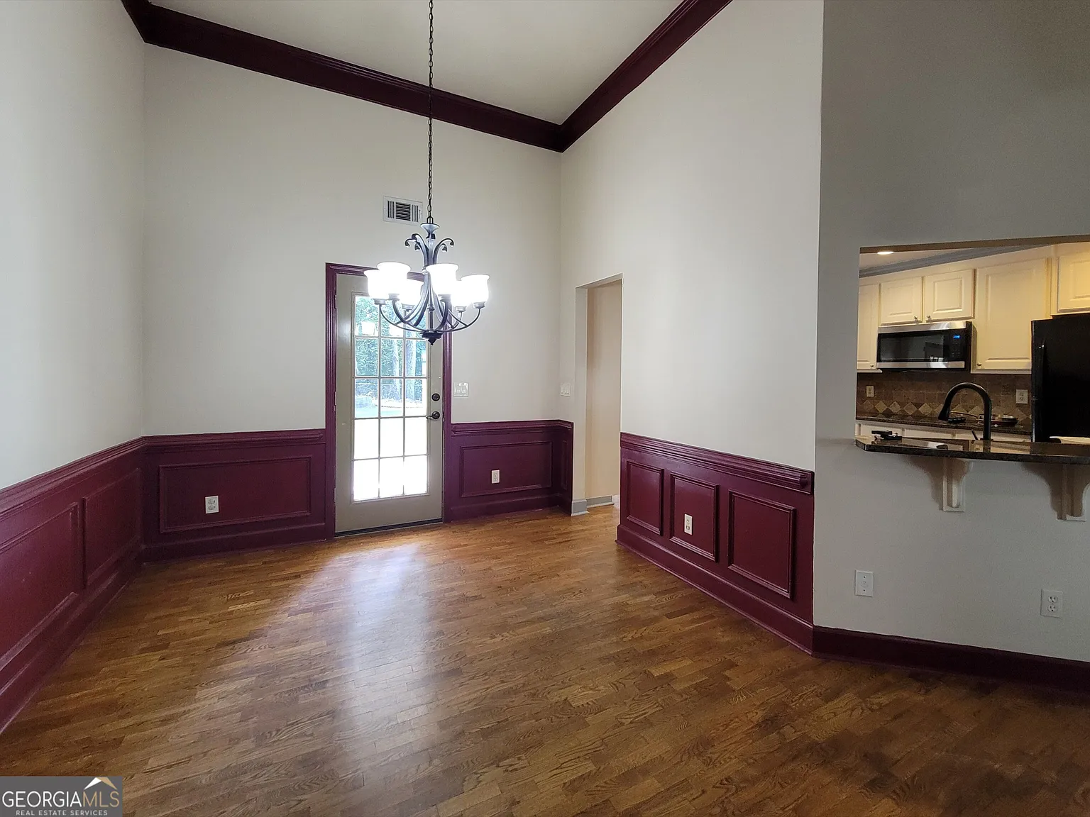 3 bed, 2.0 bath, 1319 sqft, $1,975 — Photo 3