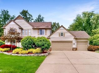 3125 Hidden Timber Dr, Orion, MI 48359