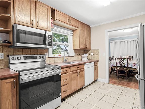 3rd image of 23 Hren Avenue