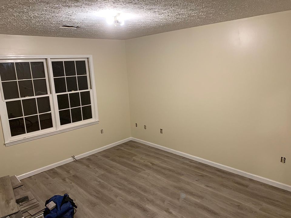 2nd image of V2-503 Chateau Dr #V2