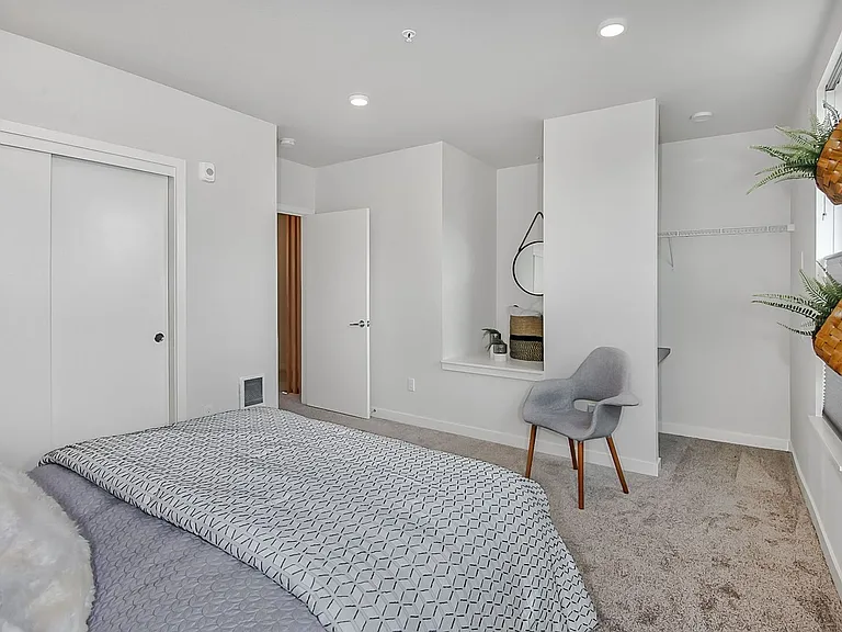 Julian Apartments — Photo 9