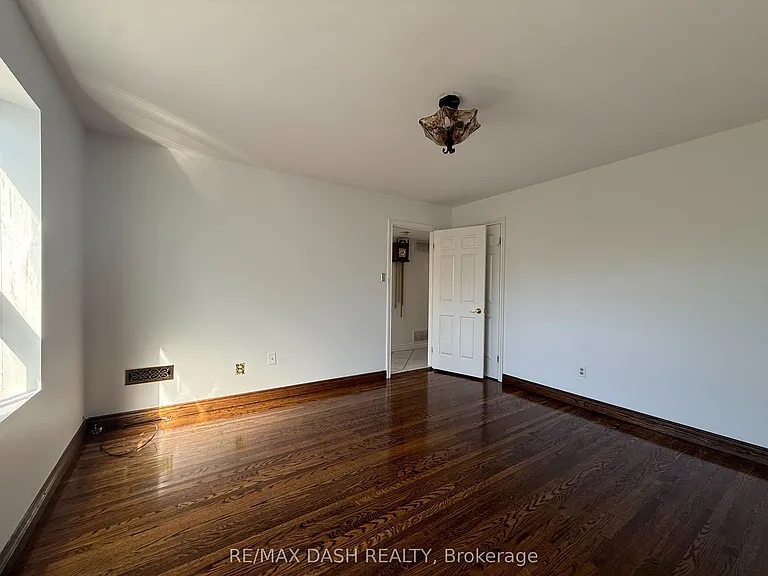 2973 Bloor St W #UPPER — Photo 25