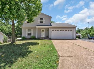 2560 Belmont Dr, High Ridge, MO 63049