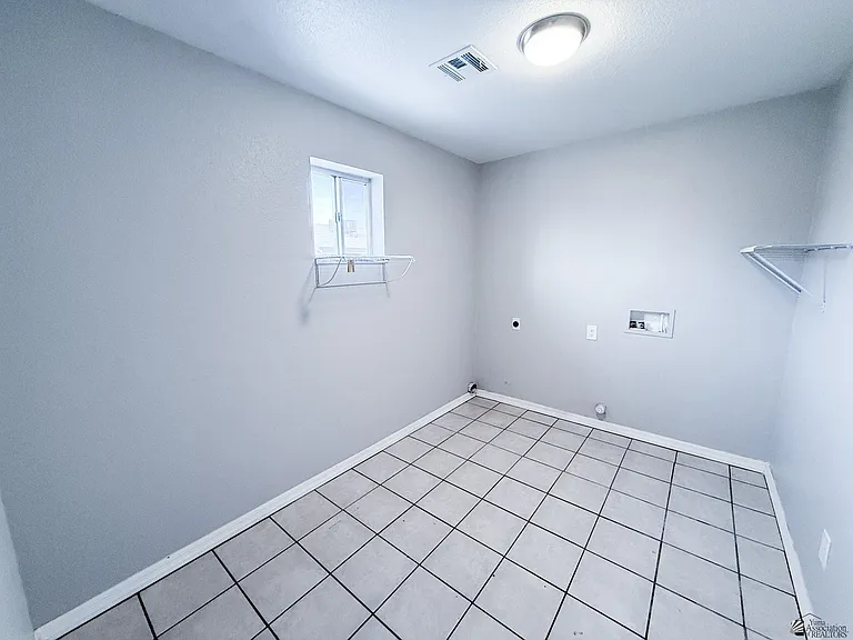 8558 E 38th Ln — Photo 14