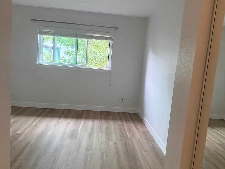 Barrington Apartment — Photo 19