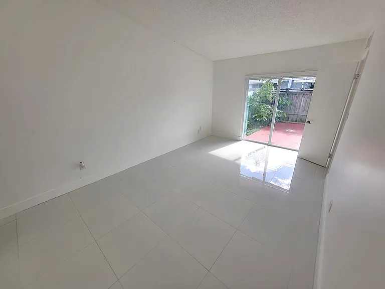 10345 SW 209th Ln — Photo 7