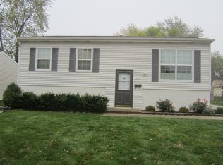 209 Willow Rd, Streamwood, IL 60107