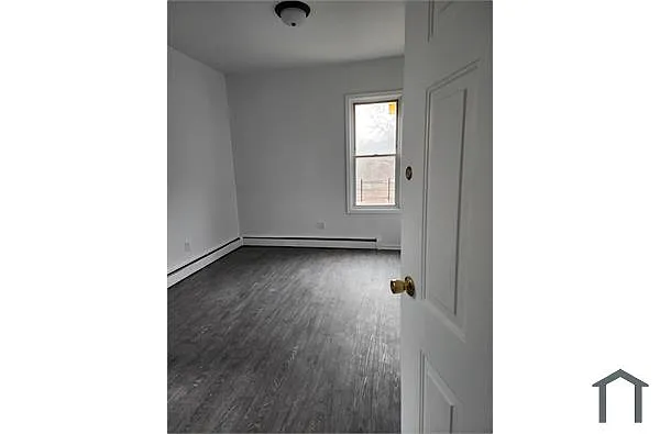 Building Photo - 26 Mulberry St #2