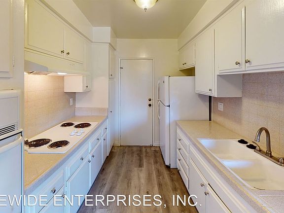 5th image of 7925 Romaine St APT 204
