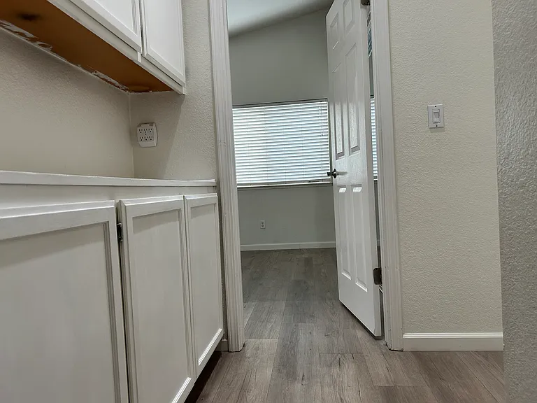 1540 Spring Ct — Photo 8