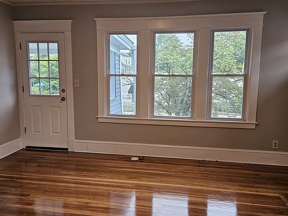 4th image of 910 Belmont Ave #910