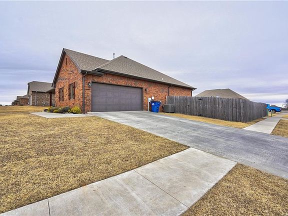 2nd image of 20699 Landmark Dr