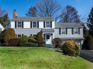 18 Eakins Rd, Manhasset, NY 11030