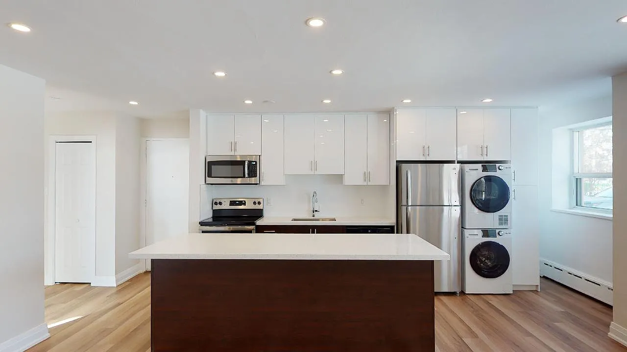 155 Lake Shore — Photo 1
