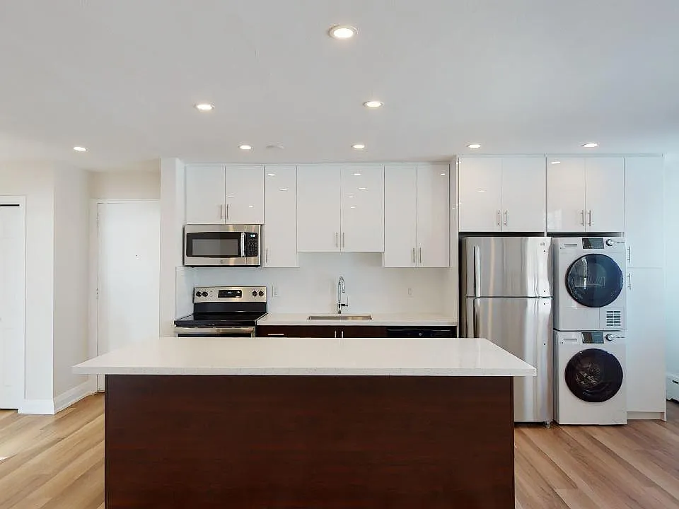 155 Lake Promenade #305