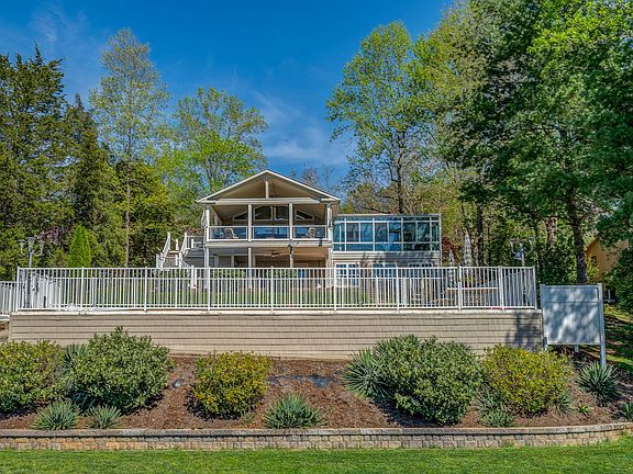 3rd image of 228 Pine Knob Cir