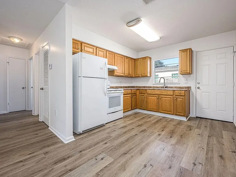 1013 Holton Ave #1 — Photo 7
