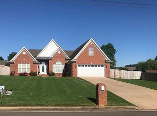 422 Williamsburg Dr, Atoka, TN 38004