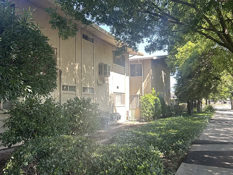 140 Covena Ave — Photo 2