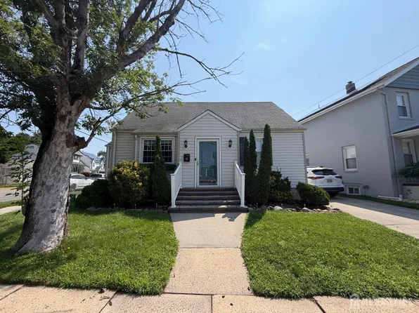 98 Liberty St, Woodbridge, NJ 08863