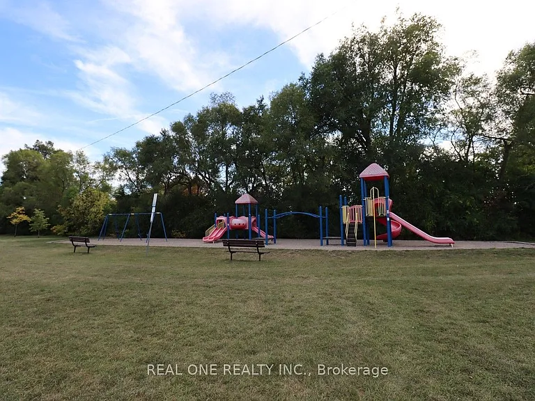 130 Mayfield Dr — Photo 30