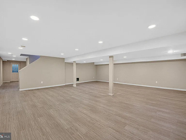 21733 Oatlands Rd — Photo 34