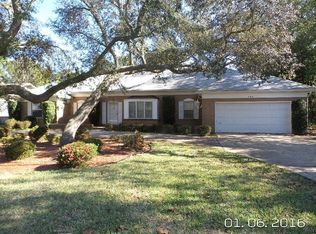 152 Country Club Rd, Shalimar, FL 32579