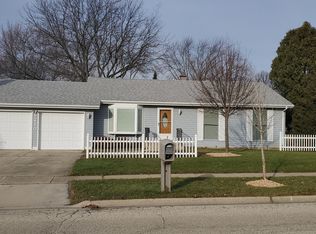5210 W Greenbrier Dr, McHenry, IL 60050