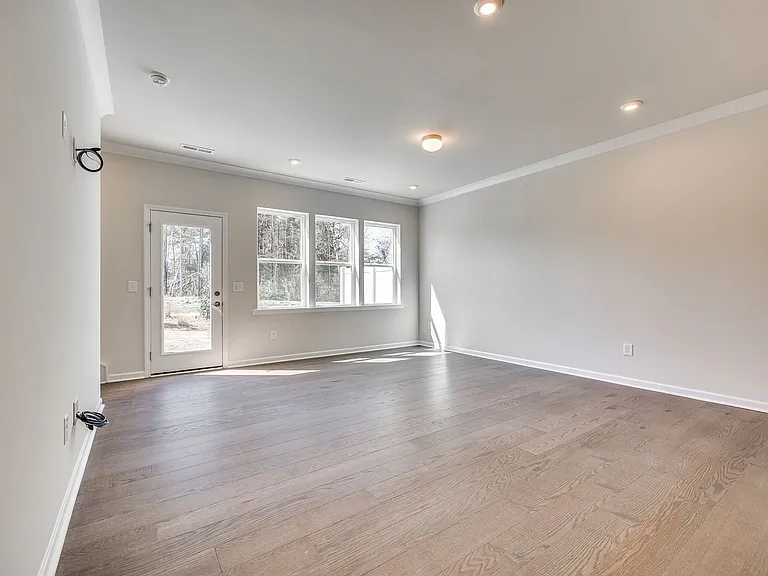 229 Brooks Springs Dr — Photo 13