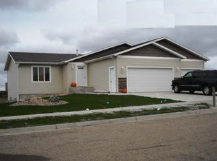 4925 Driftwood Ln, Bismarck, ND 58503