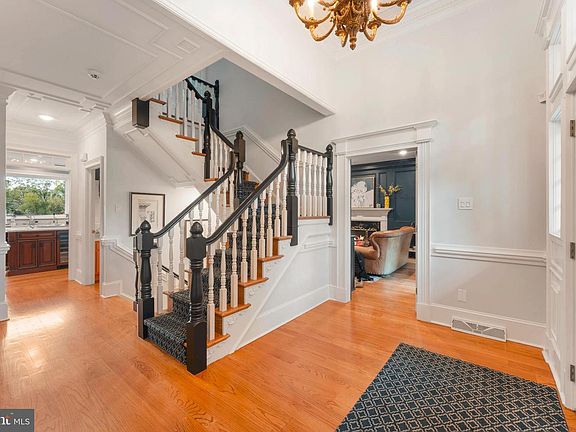 5th image of 910 Old Dolington Rd