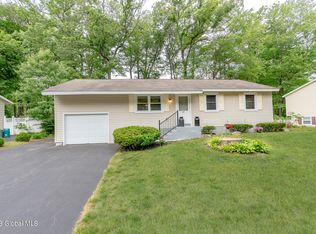 68 Trottingham Rd, Saratoga Springs, NY 12866