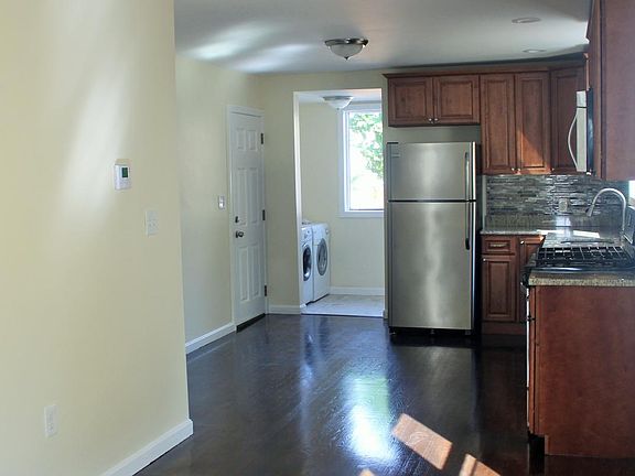 2nd image of 4 Lemon Street Ct #1