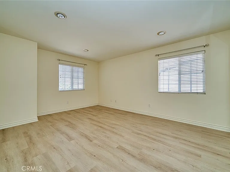 2108 Santa Fe Ave — Photo 9