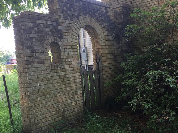 3rd image of 305 Jefferson Street