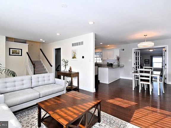 4th image of 210 Becker Rd