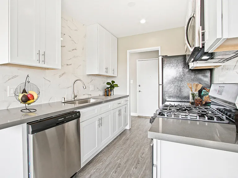 Sepulveda West Apartments — Photo 43